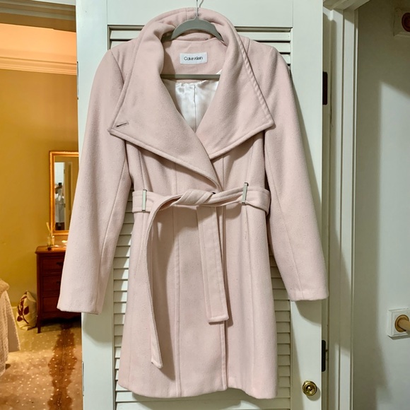 CALVIN KLEIN PINK COAT. BUTTON AND TIE CLOSURE. GOOD CONDITION SIZE SMALL - Picture 2 of 11